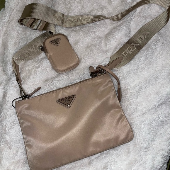 Prada Re-Edition Nylon Crossbody - Picture 3 of 3